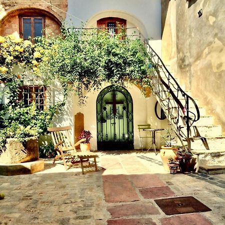 Oliva Courtyard Guesthouse Exterior photo