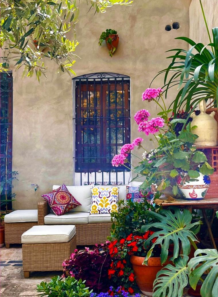 Oliva Courtyard Guesthouse Exterior photo