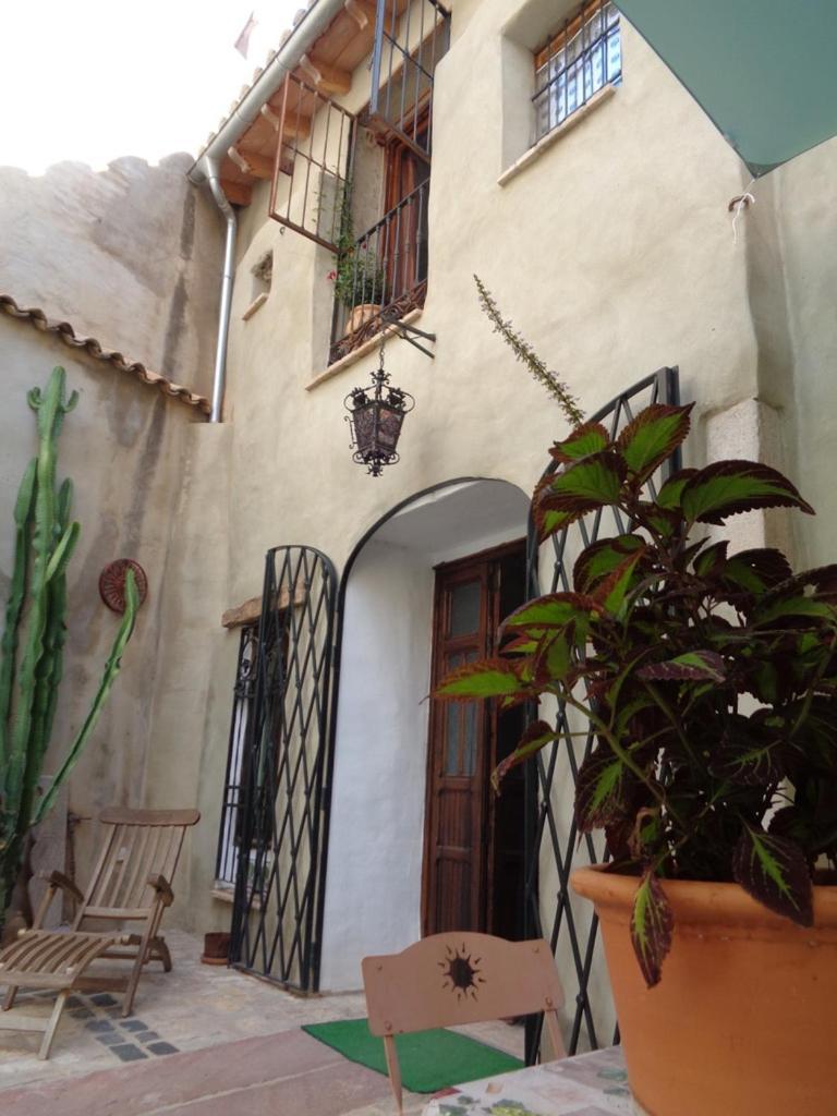 Oliva Courtyard Guesthouse Exterior photo